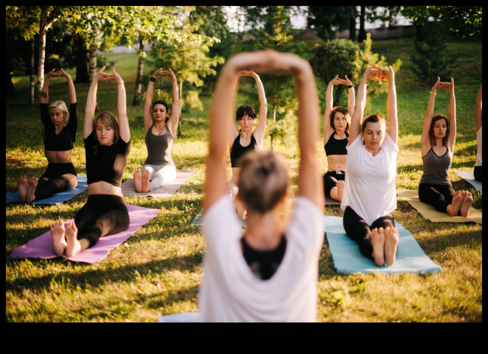 Fitness ziedēšanas laikā: āra treniņi starp dabas skaistumu