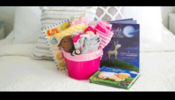 Maģijas gaidīšana: mammu un mazuli ar prieku dušā